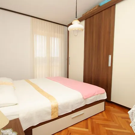 With A Parking Space Hvar - 8769 هفار